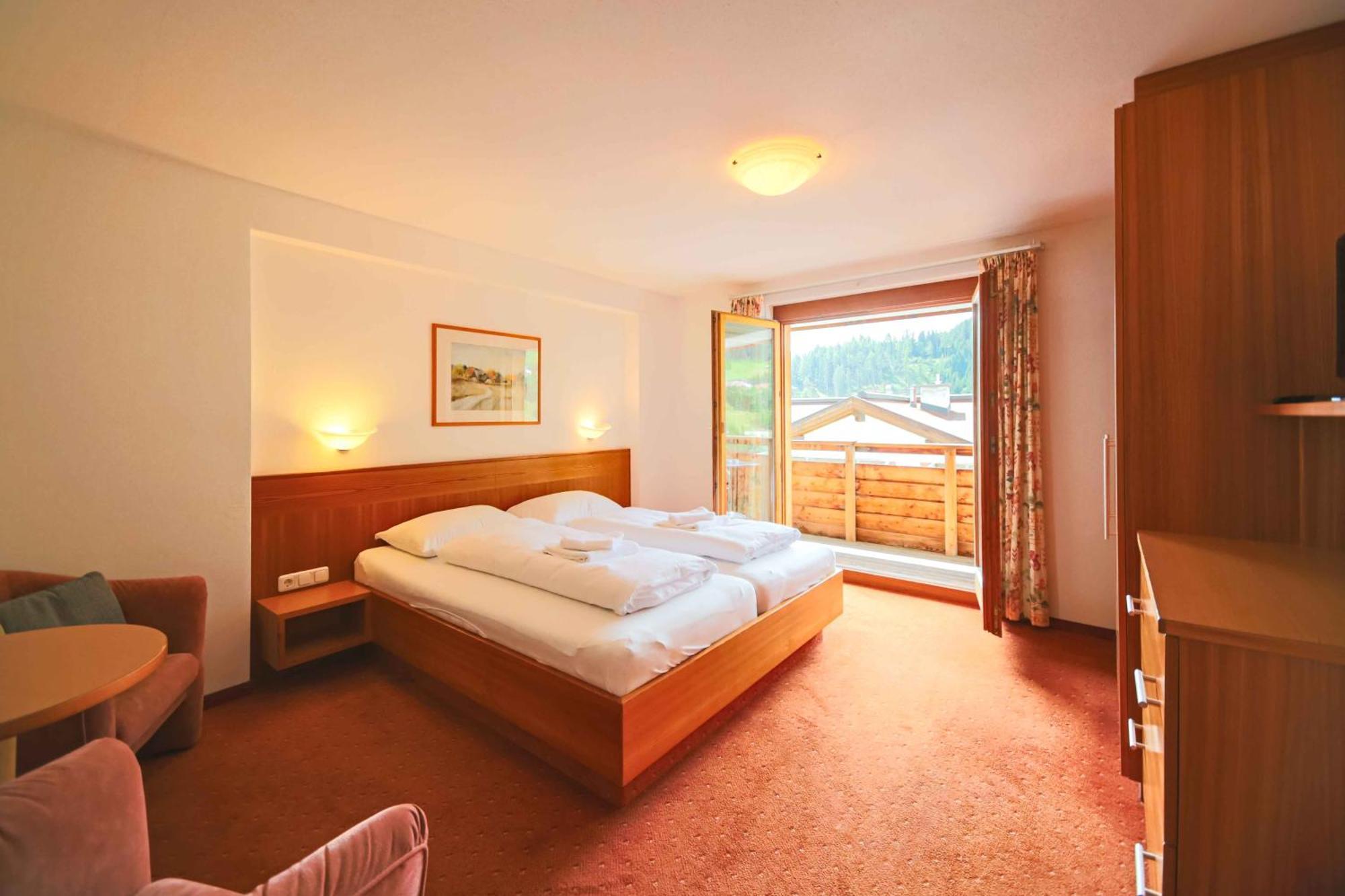 Tirolerhof Hotel Serfaus Room photo